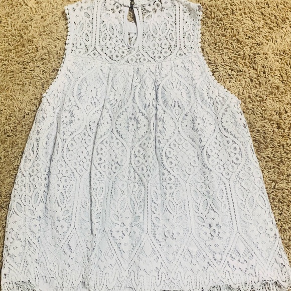 Laced halter top - Picture 2 of 3